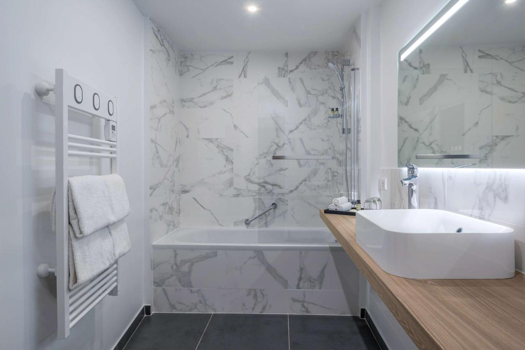 King Guest Room,1345187219:JPEG